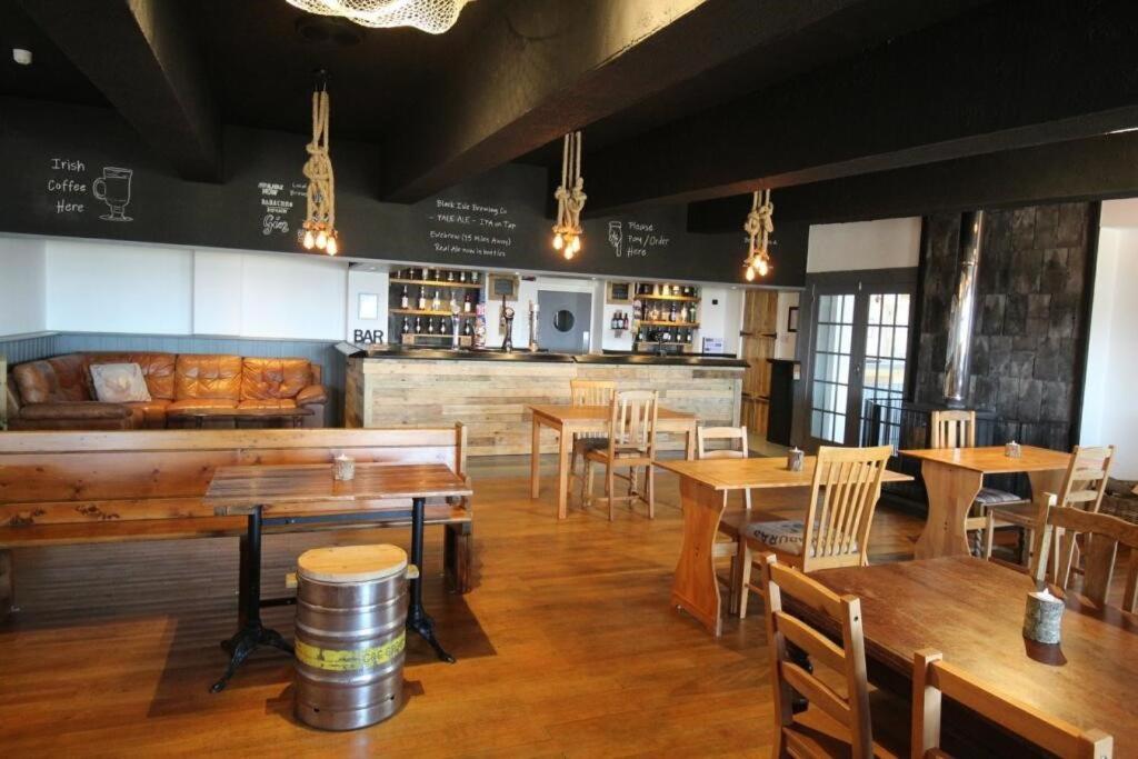 Ocean View Bar & Rooms Laide 外观 照片